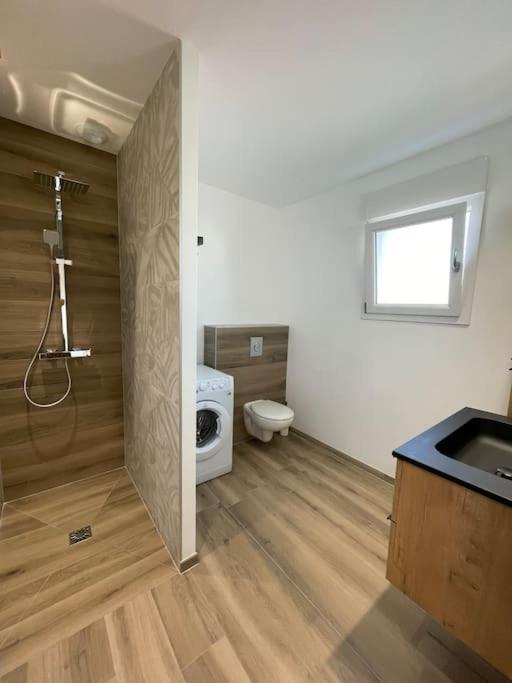 Appartement Climatise Charmes  エクステリア 写真