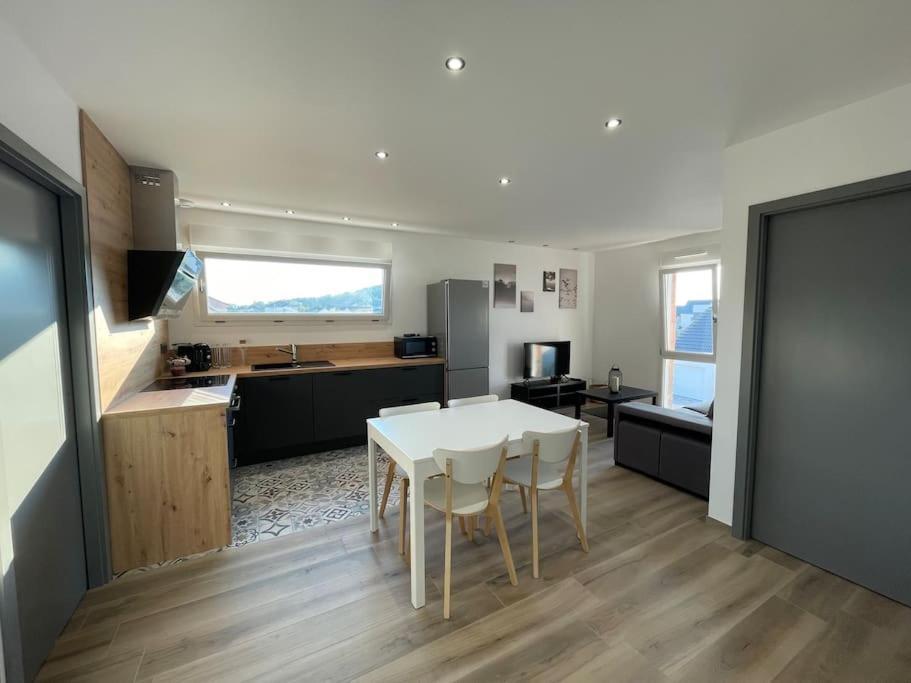 Appartement Climatise Charmes  エクステリア 写真