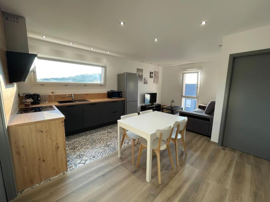 Appartement Climatise Charmes  エクステリア 写真