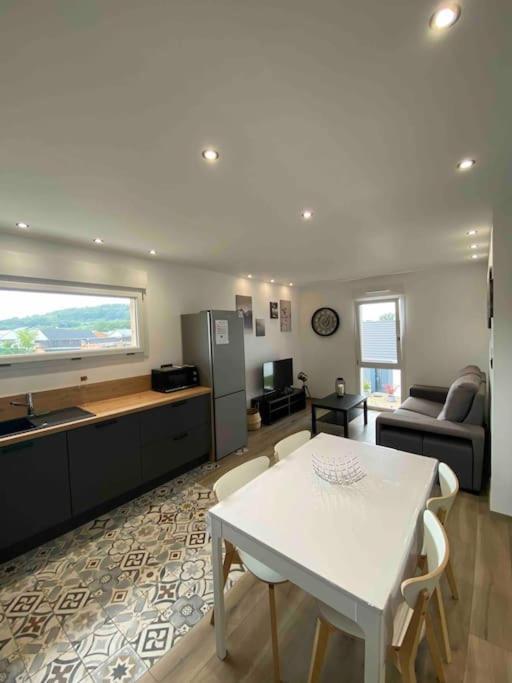Appartement Climatise Charmes  エクステリア 写真