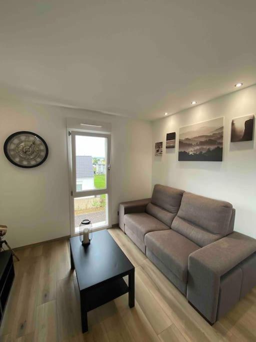 Appartement Climatise Charmes  エクステリア 写真
