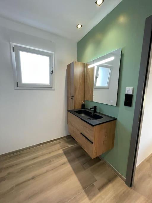 Appartement Climatise Charmes  エクステリア 写真