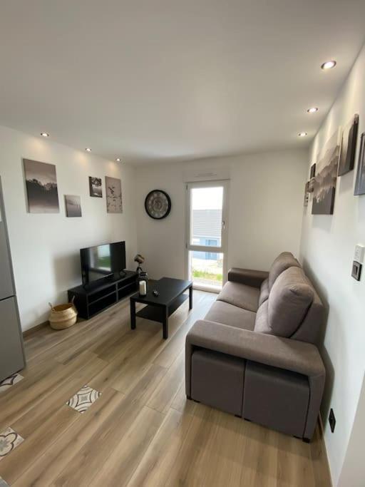Appartement Climatise Charmes  エクステリア 写真